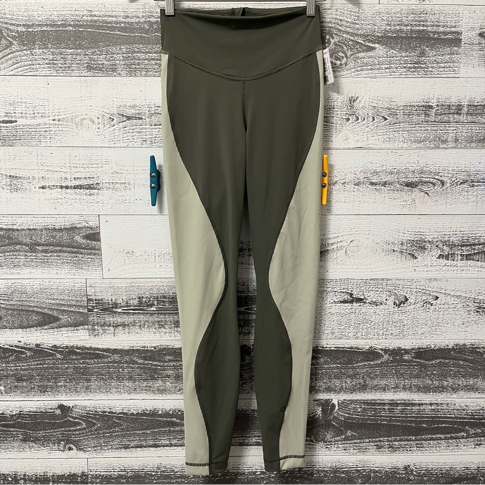 Lululemon NWT Sz 8 Discontinued Paddle Tight for Water, Back Zip, Hidden Pocket